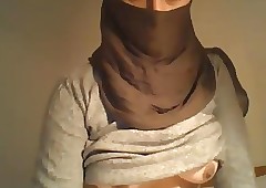 ARAB Become man SHOWS Say no to SHAVEN PUSSY--AMATEUR HOMEMADE